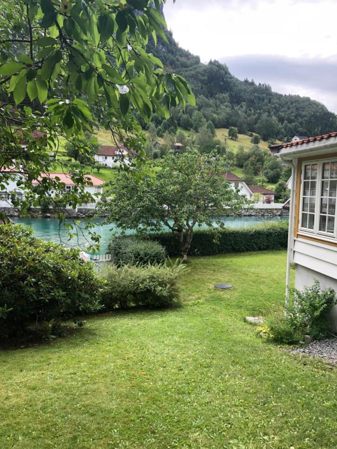 Stryn - House By The River Екстер'єр фото