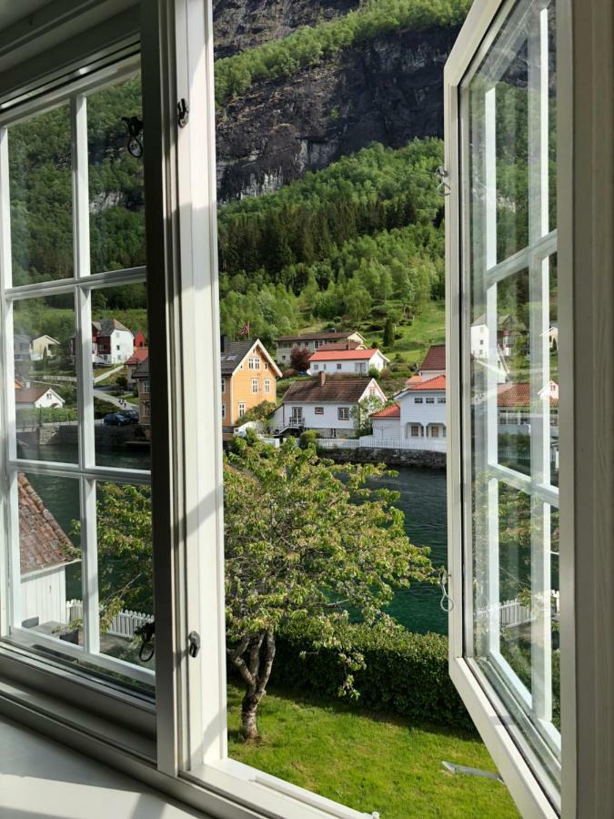 Stryn - House By The River Екстер'єр фото