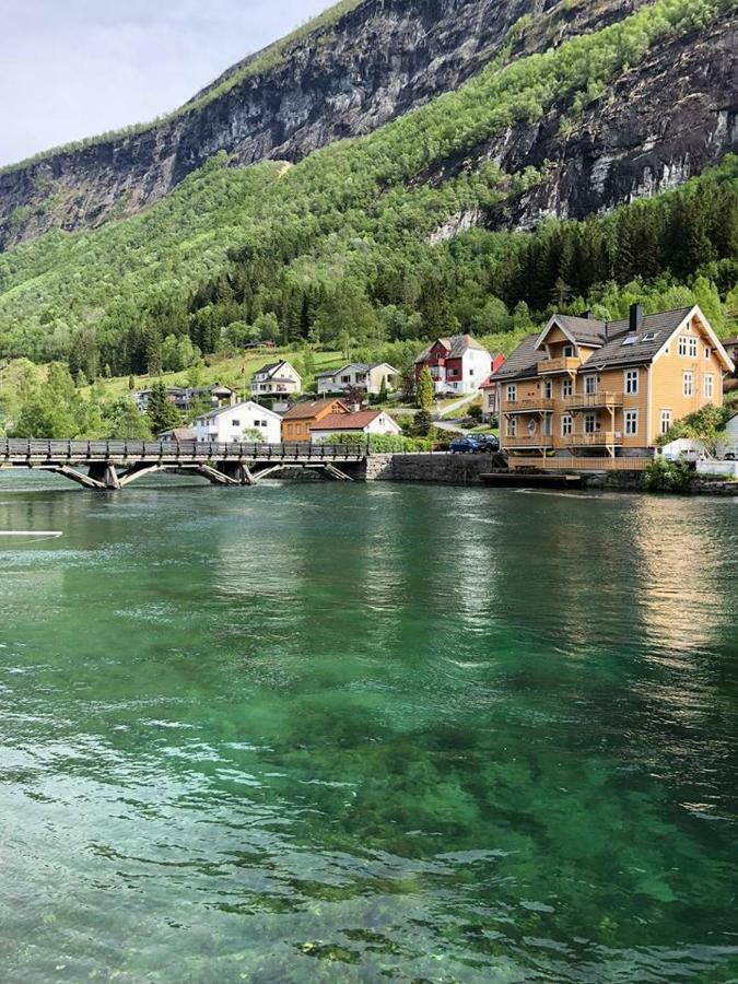 Stryn - House By The River Екстер'єр фото